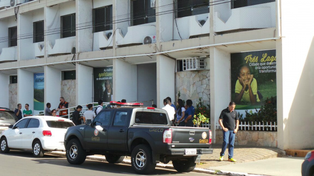 Participam da operação cerca de 18 (dezoito) Policiais Militares do GAECO, além de 3 (três) Promotores de Justiça. (Foto: Ricardo Ojeda)