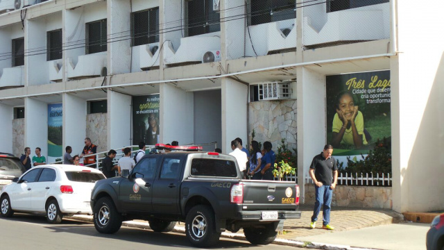 Gaeco investiga contas da Prefeitura de Três Lagoas Participam da operação cerca de 18 (dezoito) Policiais Militares do GAECO, além de 3 (três) Promotores de Justiça. (Foto: Ricardo Ojeda)