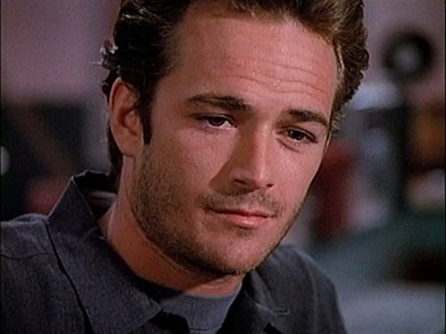 Luke Perry, ator de 'Barrados no Baile' e 'Riverdale', morre aos 52 anos Luke Perry como Dylan McKay em cena de 'Barrados no baile' — Foto: Divulgação