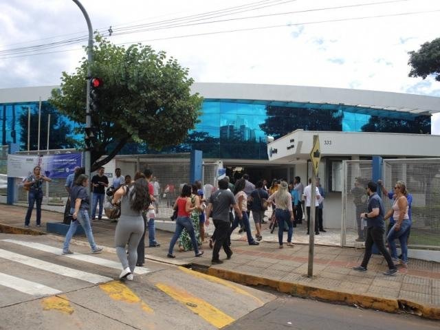 Resultado da 2ª fase de concurso que reprovou 99% está disponível Candidatos durante segunda fase da prova (Foto: Paulo Francis)