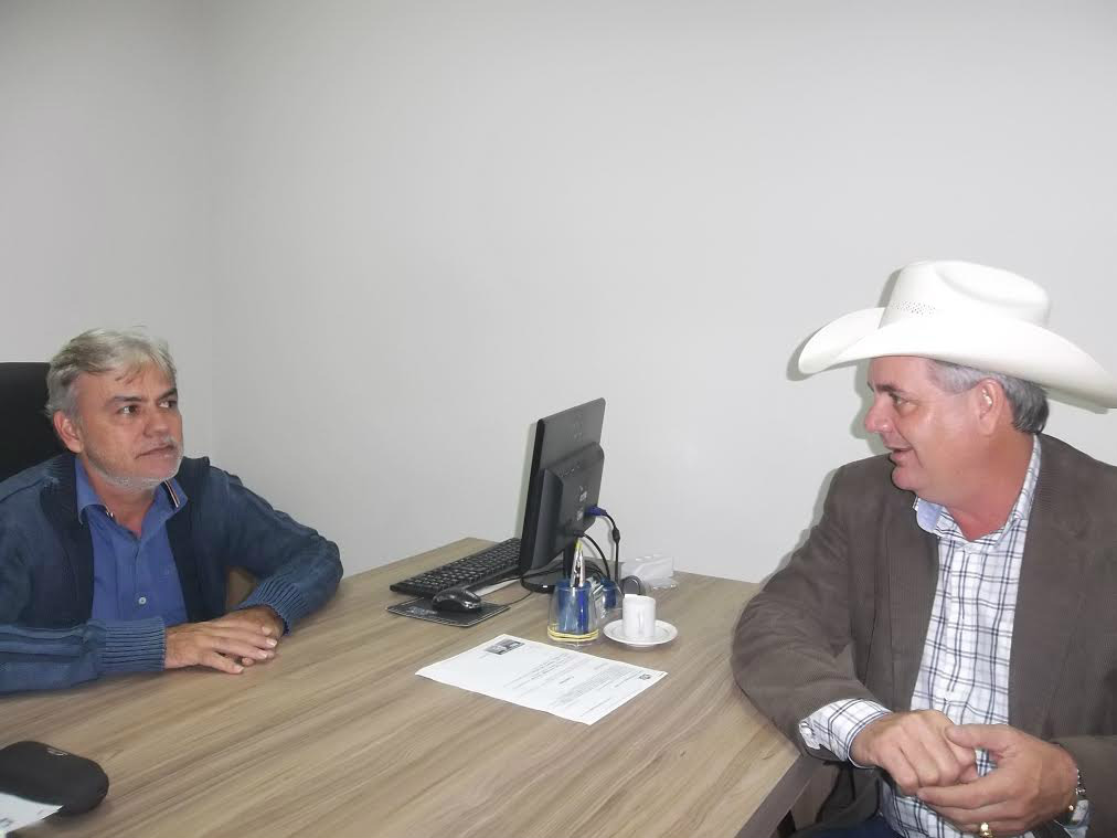 Guerreiro visita Câmara e ouve reivindicações de Jorginho do Gás O encontro aconteceu hoje, sexta-feira (19) na Câmara Municipal (foto: Divulgação)