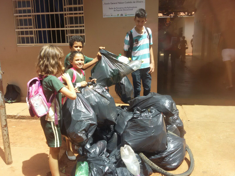 Escolas Municipais continuam conscientização sobre Aedes Aegypti Dando continuidade à campanha Zika Zero, lançada pelo Ministério da Educação em fevereiro, a Escola Municipal General Nelson Custódio de Oliveira, que fica no bairro Jardim Novo Alvorada, vem realizando uma série de ações. (Foto: Assessoria)