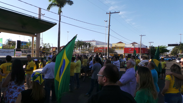 A última manifestação contra à corrupção realizada em Três Lagoas foi em agosto do ano passado, atraindo poucas pessoas à Praça. (Foto: Ricardo Ojeda)