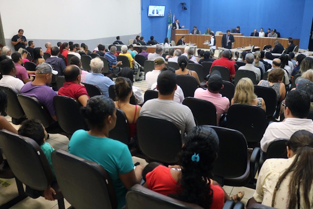 Vereadores aprovam doação de áreas para moradores do Jd. das Primaveras Os moradores dos lotes lotaram o Plenário para acompanhar toda a tramitação (Foto/Assessoria)