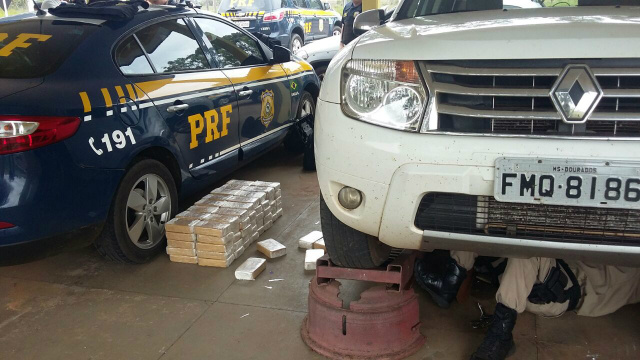 Mais de 100 kg de cocaína são apreendidos pela PRF em Bataguassu (Foto: Divulgação/PRF)