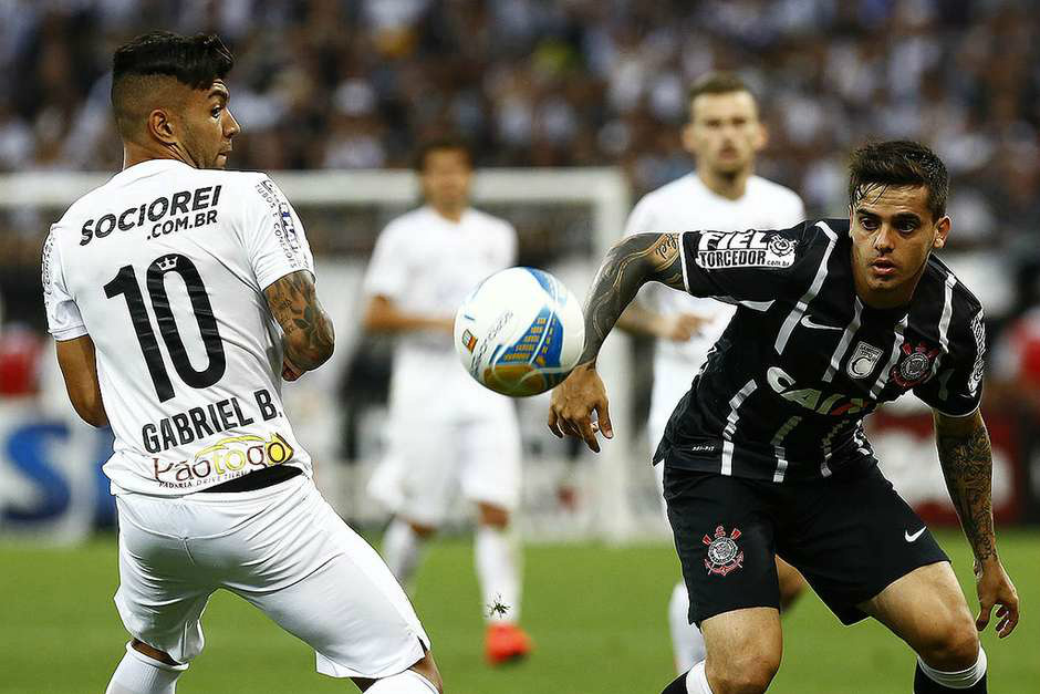 Santos e Corinthians se enfrentam cercados por problemas e crises após o Paulista. (Foto: Ricardo Saibun / Divulgação Santos FC)