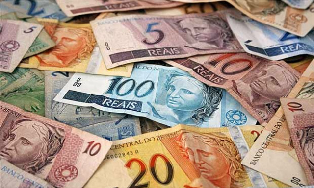 Economistas recomendam reservar dinheiro para enfrentar crise econômica A reserva de dinheiro para emergências é uma opção para enfrentar o momento atual de crise na economia. (Foto: Assessoria)