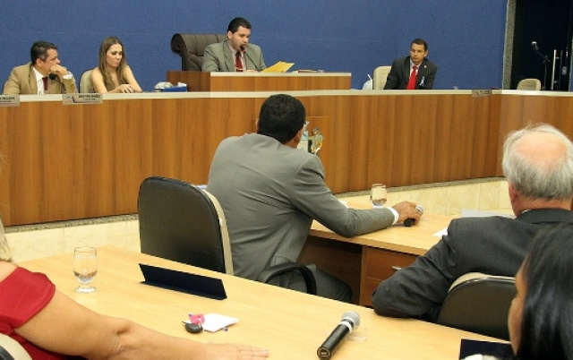 Vereadores usam tribuna para falar de situação de comerciantes do Camelódromo Vereadores usam tribuna para falar de situação de comerciantes do Camelódromo (Foto: Divulgação)