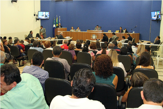 Vereadores usam tribuna para falar de situação de comerciantes do Camelódromo Várias situações sobre o assunto foram abordadas, sobretudo, de abuso que teriam ocorrido durante a ação de fiscais da Prefeitura (Foto: Divulgação)