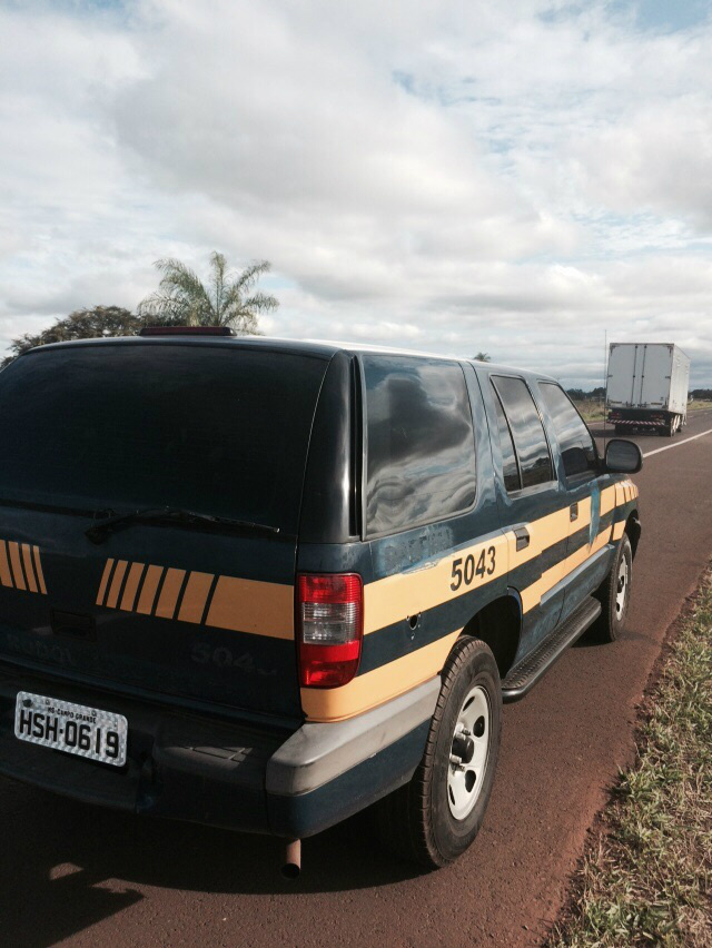 PRF prende condutor embriagado na BR-060 GM/Blazer adquirida no certame ocorrido em dezembro de 2014. (Foto: PRF)