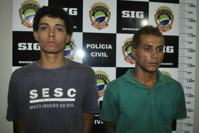 Jovens foram presos na noite de ontem, em Dourados (Foto: Osvaldo Duarte / Dourados News)