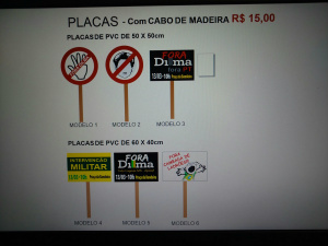 Placas e faixas para serem utilizadas na manifestação estão sendo vendidas na Gold Placas e faixas para serem utilizadas na manifestação estão sendo vendidas na Gold
