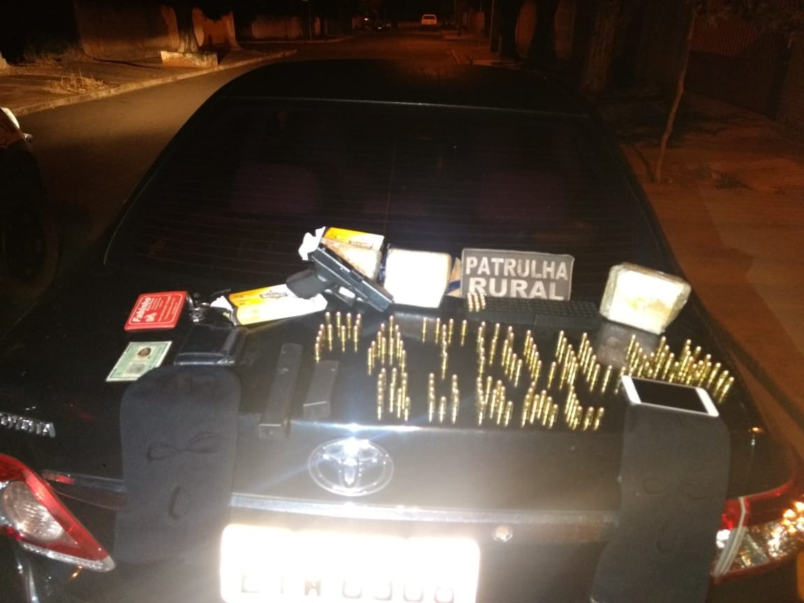 materiais apreendidos com o acusado. (Fotos: Divulgação/Polícia Militar).