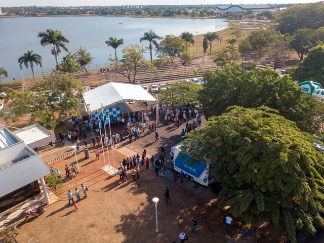 Estandes foram montados a frente da Biblioteca Municipal “Rosário Congro” durante as festividades do Aniversário de 103 anos de Três Lagoas (Foto;Assessoria)
