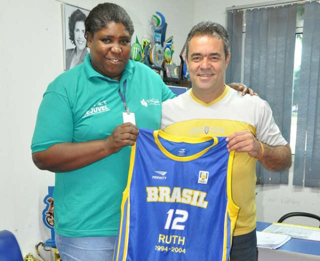 Atleta três-lagoense comemora os 20 anos do mundial de basquete Nesta quinta-feira, 12 de junho, data de abertura da Copa do Mundo 2014, o Brasil tem outro motivo para comemorar: o título mundial do basquete feminino, em 1994, na Austrália (Foto: Divulgação/Assecom)