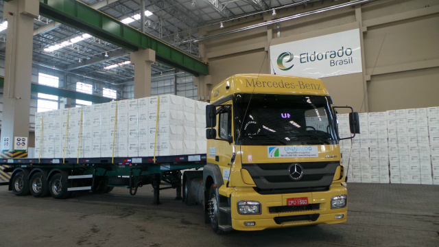 As exportações de celulose tem mercado internacional garantido e com a alta do dólar amplia o faturamento das empresas. Na foto acima mostra o terminal portuário próprio que a Eldorado Brasil inaugurou no final de junho do ano passado (Foto: Ricardo Ojeda) 