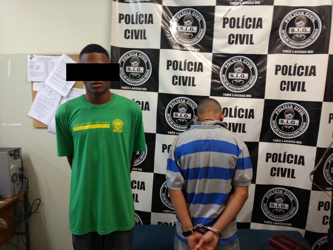 Capturados ladrões que fizeram três-lagoense refém em roubo de caminhonete Maior de idade e menor que praticaram o assalto. (Fotos: Divulgação/SIG).