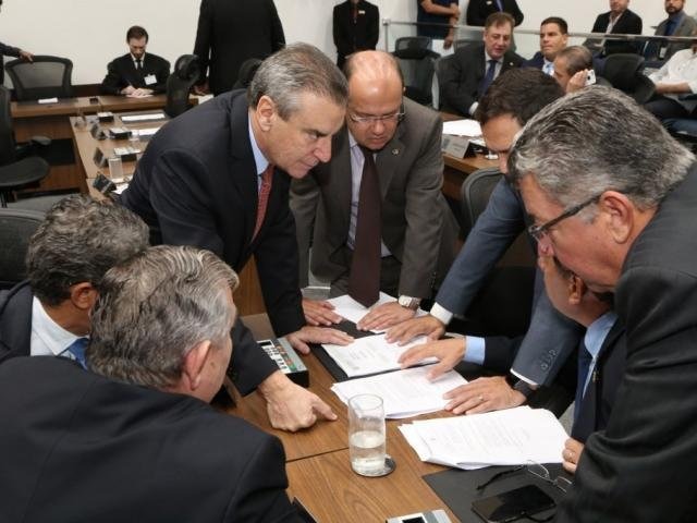 Sem mulheres, deputados admitem prejuízo e "vácuo" no Legislativo Deputados Paulo Corrêa (PSDB), José Carlos Barbosa (DEM), Márcio Fernandes (MDB), Gerson Claro (PP), Evander Vendramini (PP), Antônio Vaz (PP) e Rinaldo Modesto (PSDB), durante sessão (Foto: Assessoria/ALMS)