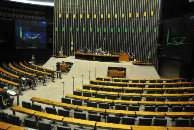 Projeto da desoneração é tema mais polêmico do Congresso esta semana A Câmara inicia quarta-feira (24) a votação do projeto de lei do Executivo que muda as regras da desoneração da folha de pagamento, última proposta do ajuste fiscal. (Foto: Agência Brasil)