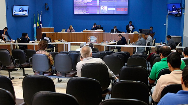 Com apoio da Câmara, Prefeitura fecha acordo salarial com servidores. (Foto: Assessoria). 
