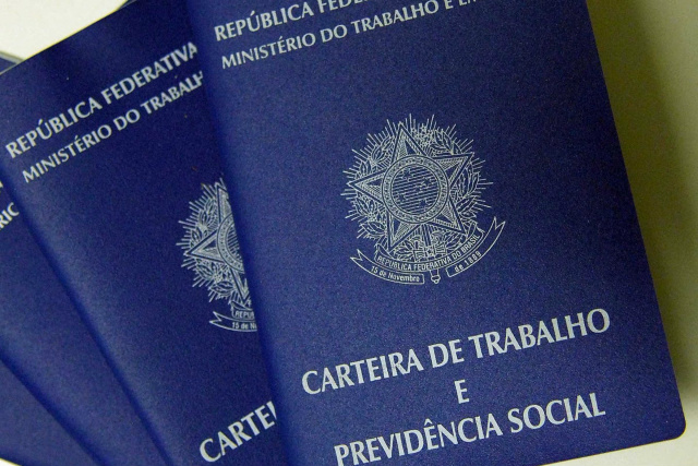 STF reduz prazo para empregado reclamar parcelas do FGTS não depositadas Conforma a decisão, nas novas ações, o trabalhador poderá acionar a Justiça em dois anos para cobrar os débitos, mas somente dos cinco anos anteriores. (Foto: Ilustração)