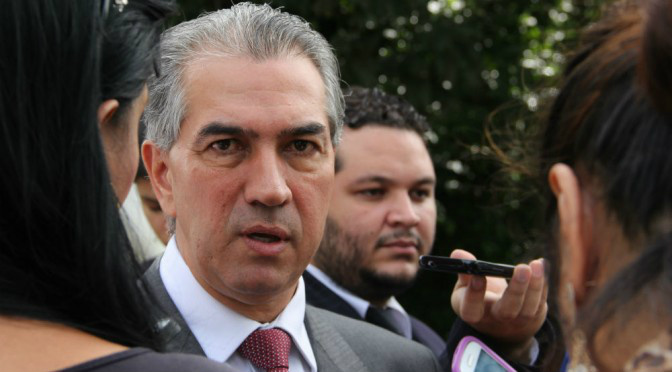 Concessionárias de energia elétrica terão que informar valor de repasse da iluminação pública O documento foi assinado no dia 10 de março, pelo governador Reinaldo Azambuja. (Foto: Assessoria)