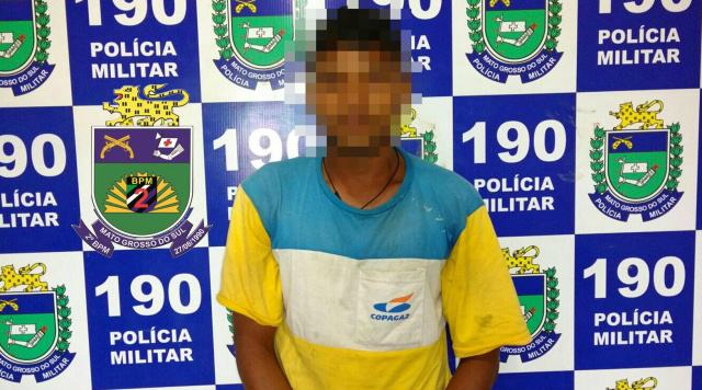 Homem é preso pelo 2º BPM de Três Lagoas Jovem de 26 anos que tinha mandado de prisão em aberto pela 1ª Vara Criminal de Três Lagoas (Foto: Assessoria)