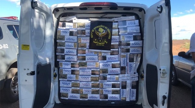 DOF apreende dois veículos com cigarros do Paraguai