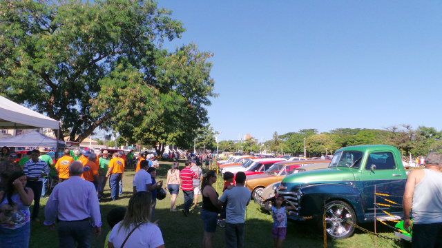 Público surpreende organizadores do 5º Encontro de Carros Antigos Devido ao local de fácil acesso, um público de aproximadamente 12 mil pessoas compareceram ao evento que teve dois dias de duração (Foto: Ricardo Ojeda)