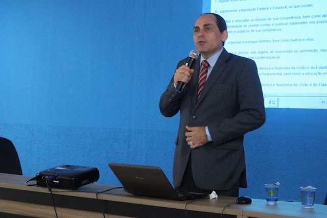 Lei Orgânica é tema de aula do programa Câmara Educação Professor Ênio Murad (Foto/Assessoria)