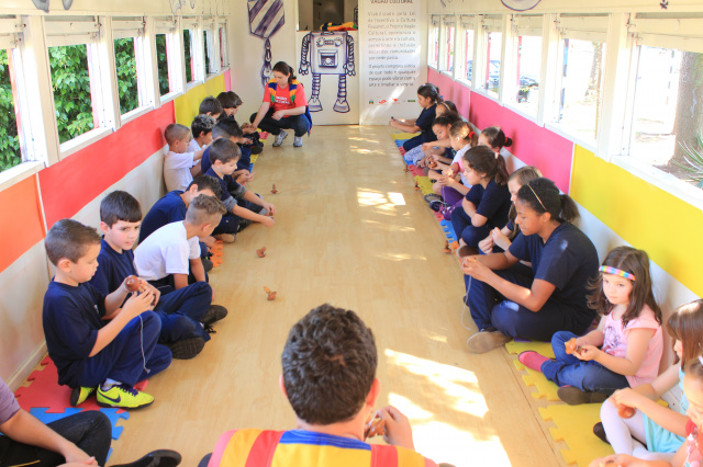Projeto do Instituto ALL desperta a consciência ambiental de crianças por meio de atividades e jogos educativos (Foto: Divulgação)