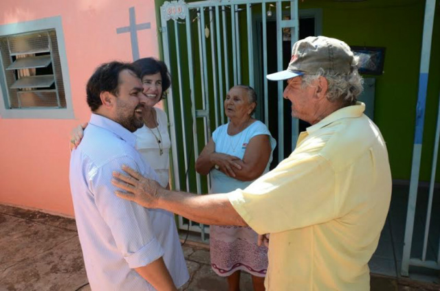 Moradores aproveitaram a presença de Marcia e do secretário Walter Garcia para fazer outras solicitações de melhorias ao bairro (Foto: Divulgação)