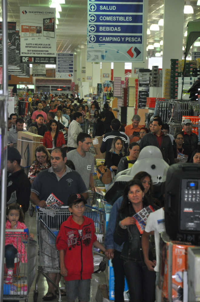 Shopping China participa mega promoção em Salto Del Guairá Black Friday Salto del Guairá, a maior promoção do Paraguai lota comércios locais