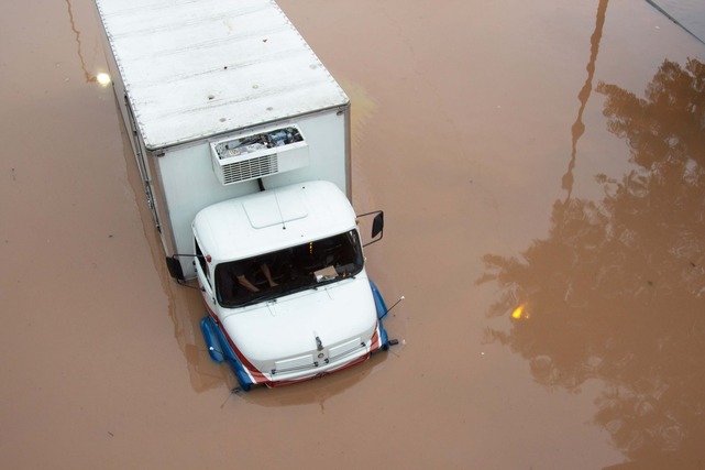 Duas pessoas morrem em desabamento durante chuva na Grande SP orte chuva causa alagamento na região da Ponte da Casa Verde em São Paulo (SP), nesta segunda-feira (11). (Foto: Romerito Pontes/Futura Press/Folhapress)