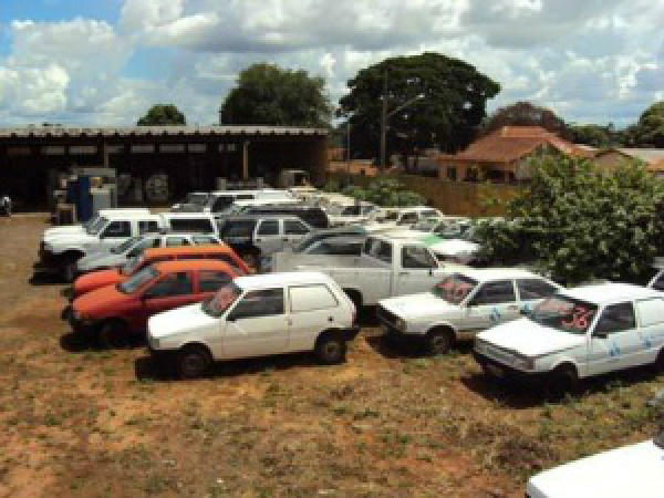 Os bens de traficantes, arrecadados em apreensões, foram leiloados durante o evento em Dourados (Foto: Dourados News/Arquivo)