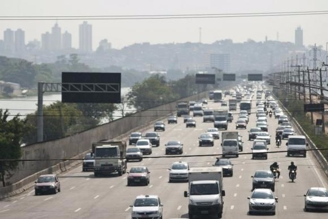 No Dia Mundial Sem Carro, o desafio da bicicleta ganha cada vez mais adeptos Carro é um dos meios de transporte mais usados pelos brasileiros (Arquivo/Agência Brasil)