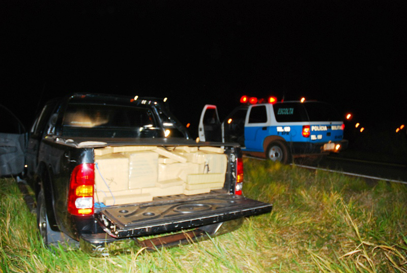 Policia militar de Bataguassu apreende Hilux com 900 kg de maconha