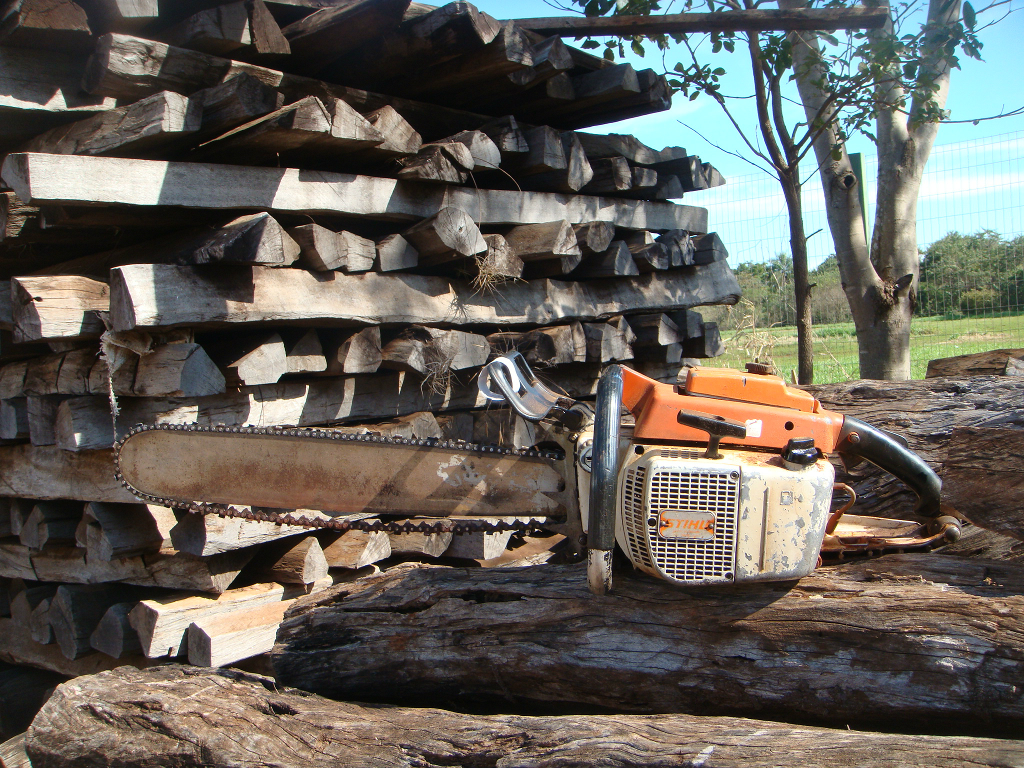  A máquina ilegal foi apreendida em uma fazenda com o infrator que não possuía Documento de Porte e Uso (LPU). (Foto: Assessoria)