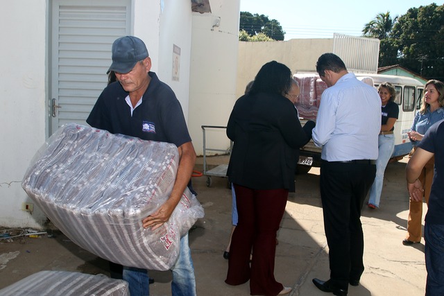 Assistência Social de Três Lagoas entrega 500 cobertores ao Hospital Auxiliadora É uma doação do Governo do Estado, atendendo a pedido do prefeito de Três Lagoas, Angelo Guerreiro (Foto/Assessoria)