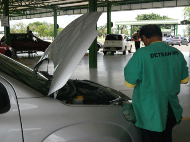 A a taxa continua sendo cobrada de veículos com mais de cinco anos de uso para fins de licenciamento (foto: Divulgação)