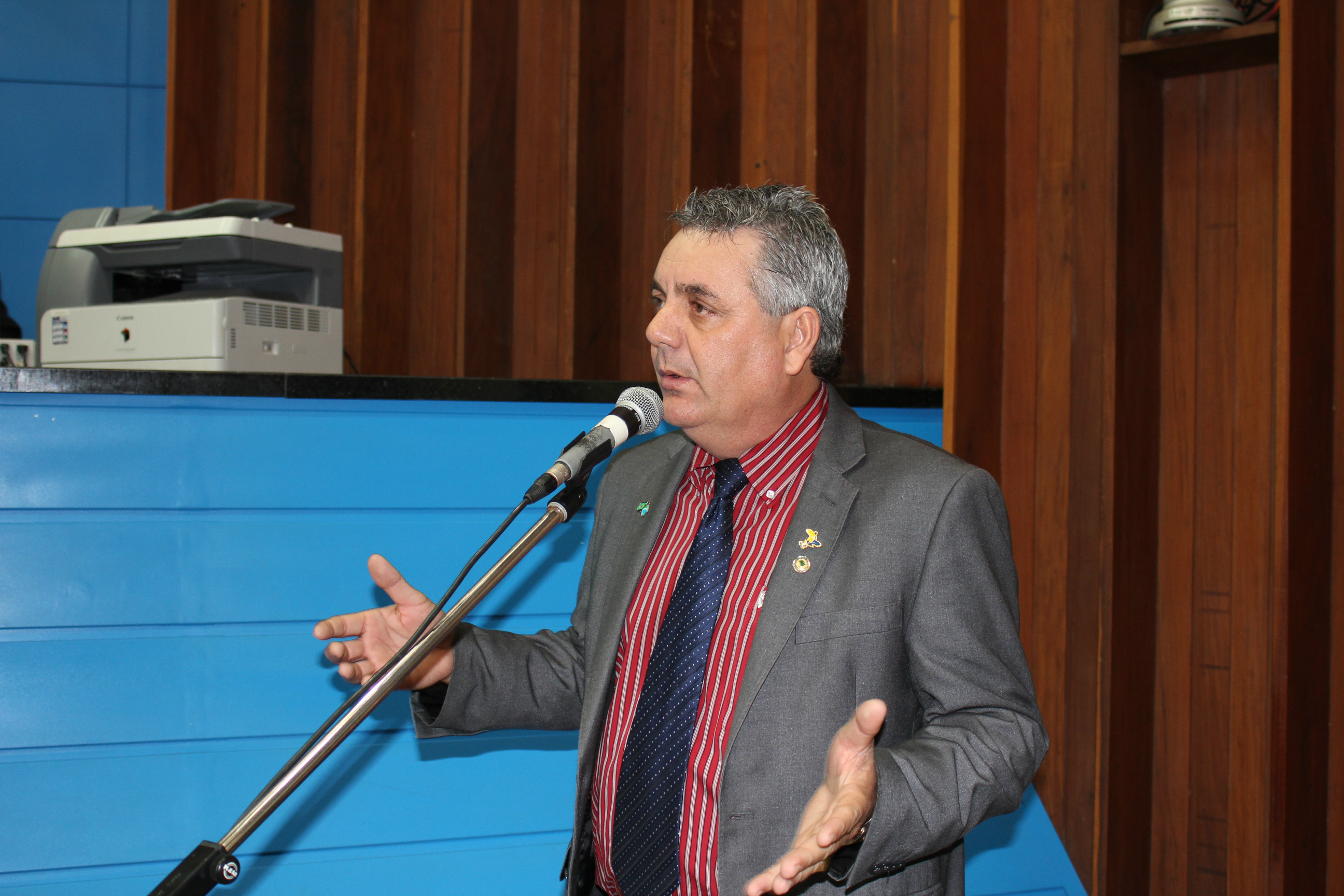 Guerreiro pede ao DNIT recuperação de BR dentro de Água Clara Angelo Guerreiro a apresentou a indicação, na Sessão desta terça-feira, 23 . (Foto: Assessoria)