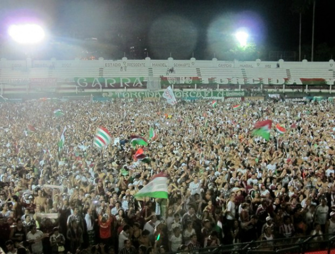 Multidão lotou o estádio das Laranjeiras (Foto: Globoesporte.com)