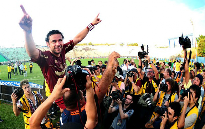 Fred nas alturas: atacante marca dois gols e tem 19 no nacional (Foto: Marcos Ribolli / Globoesporte.com)