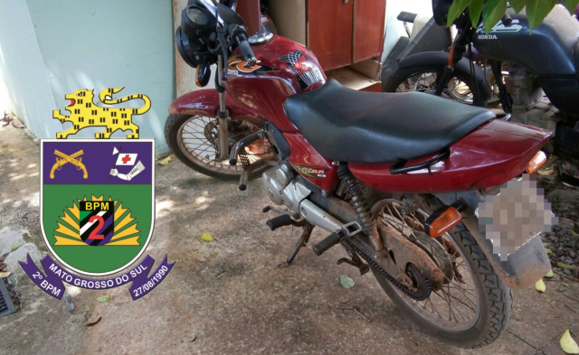Duas motocicletas furtadas foram localizadas no final de semana Motocicleta Honda/CG 125 de cor vermelha recuperada pelo 2º BPM de Três Lagoas (Foto: Assessoria)