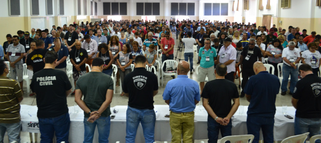 Policiais civis compareceram em massa durante assembleia da categoria. (Foto: Assessoria)