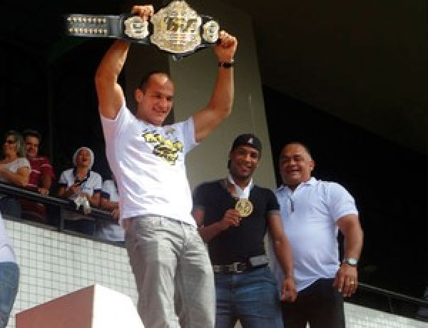 junior cigano chega em salvador depois de ser campeão mundial
Foto: Eric Luis Carvalho/Globoesporte.com