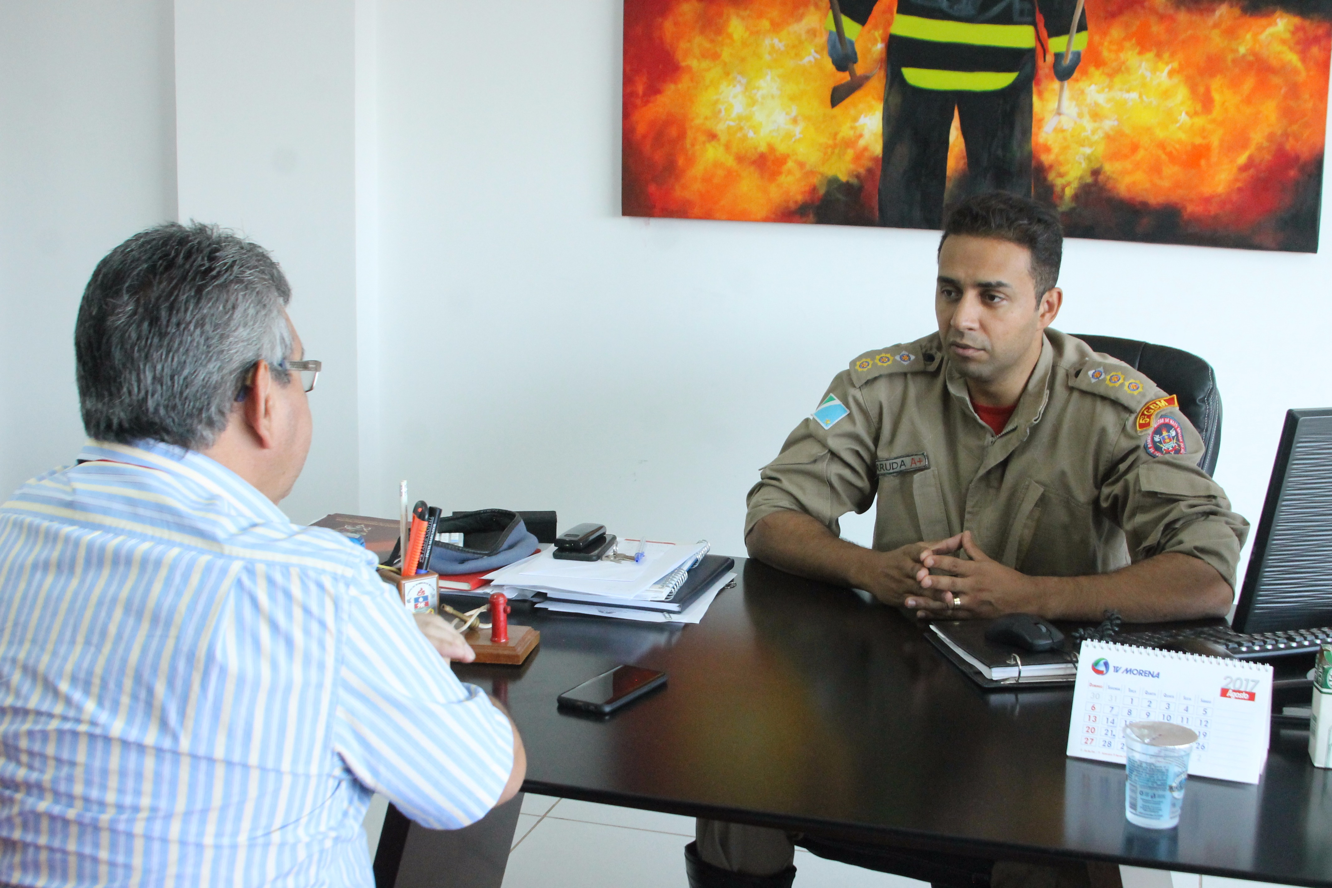 Arruda determinou que uma guarnição técnica de bombeiros, fosse até unidade da empresa de celulose checar às informações. (Foto: Flávio Veras / Perfil News)