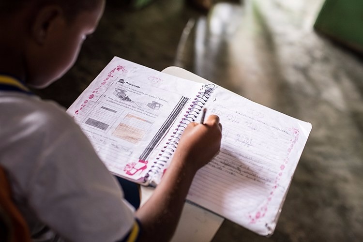 Registro de frequência escolar de beneficiários do Bolsa Família começa dia 1º de outubro Percentual mínimo é de 85% de frequência para quem tem entre seis e 15 anos