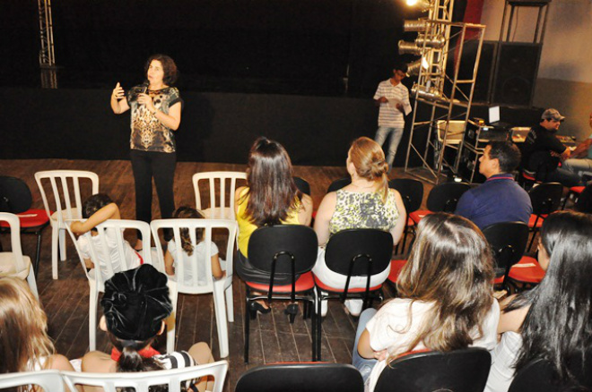 Prefeita prestigia abertura da “Mostra Três Lagoas Dança” A “Mostra”, com diversas apresentações dos mais variados tipos de dança, não tem caráter competitivo e integra o calendário de ações do Projeto “Natal Feliz para Todos” (Foto: Divulgação/Assecom)