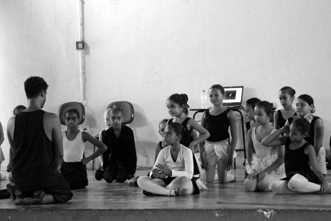 Com entrada gratuita e classificação livre, o evento envolve 180 alunas de ballet com idades entre 5 a 22 anos (Foto: Divulgação/Assecom)